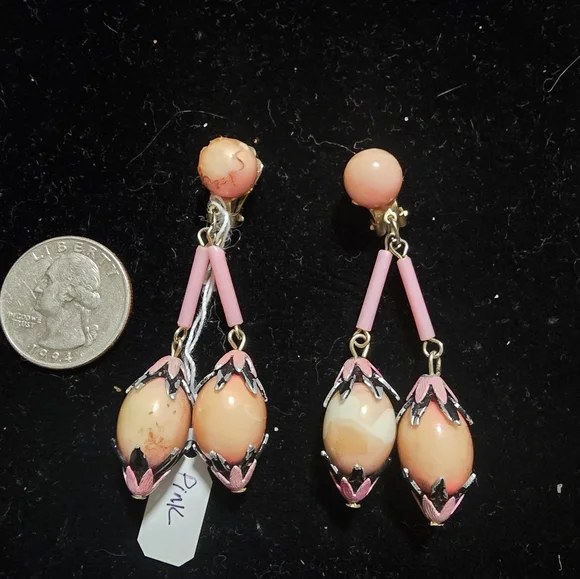 Elegant Pink Vintage Dangle Earrings - Picture 2 of 4